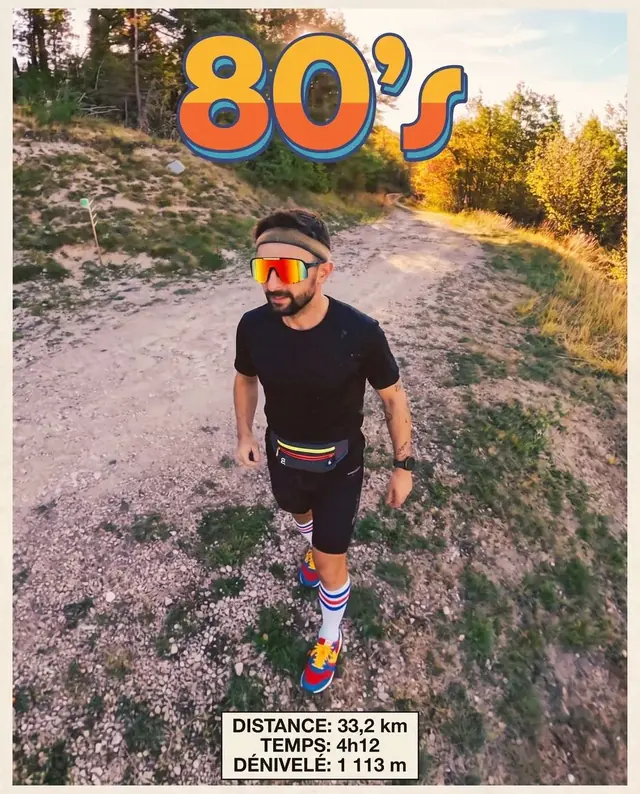 Exemple du prompt Poster 80's : le coureur en affiche rétro, bandeau, chaussettes rayées